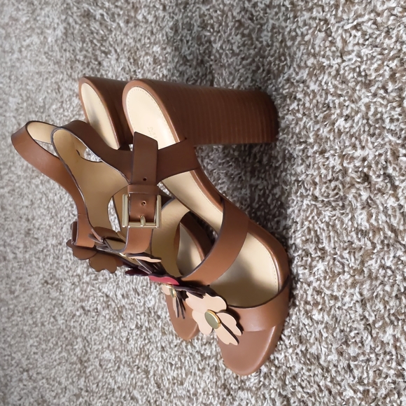 Michael Kors 'Kit' Flower Leather Stacked Heels, Size 8.5 - Picture 4 of 8